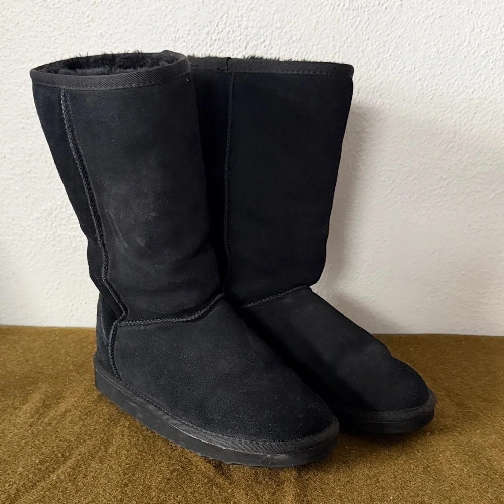 UGG Classic Tall Boots Women’s Size 6